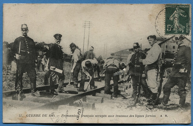 Prisonniers Français Dans Les Fermes En Autriche CPA: Prisonniers français occupés aux travaux des lignes ferrées